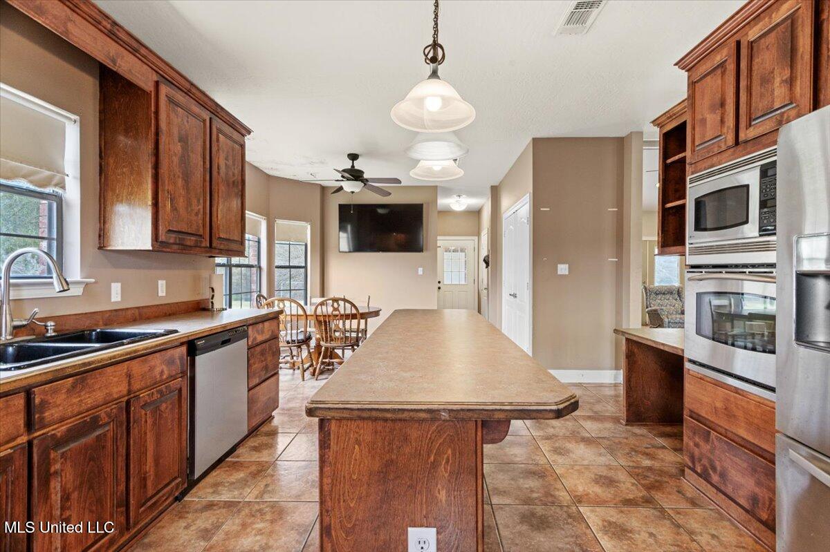 370 Taylor Cemetery Road Wiggins, MS 39577 - Photo 9 of 41 09-Kitchen