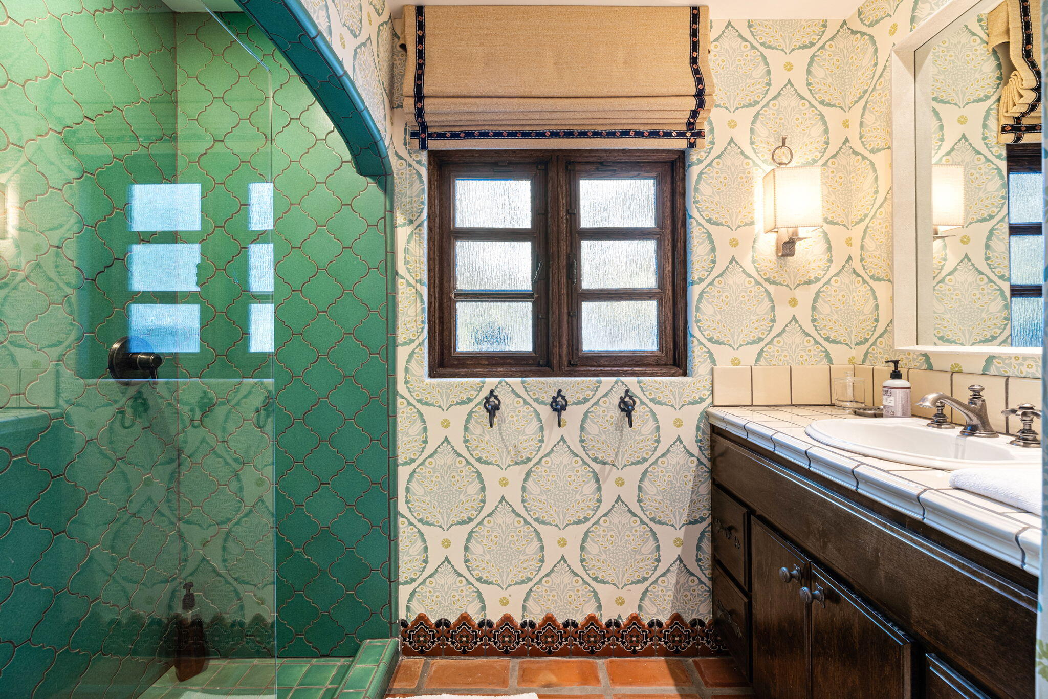 535 North Belardo Road Palm Springs, CA 92262 - Photo 24 of 45 a bathroom with a sink and a mirror