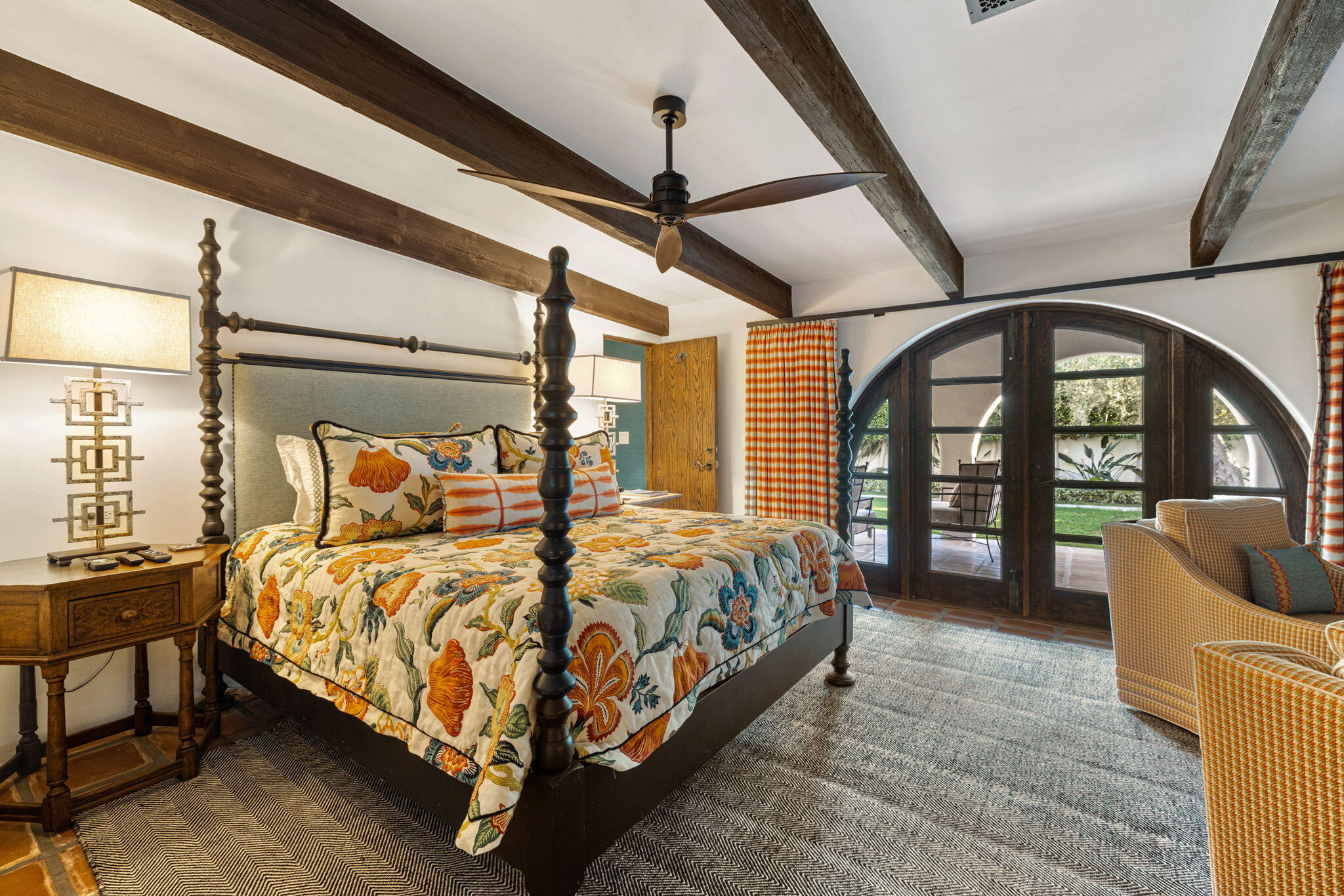 535 North Belardo Road Palm Springs, CA 92262 - Photo 25 of 45 a large bed sitting in a bedroom next to a window