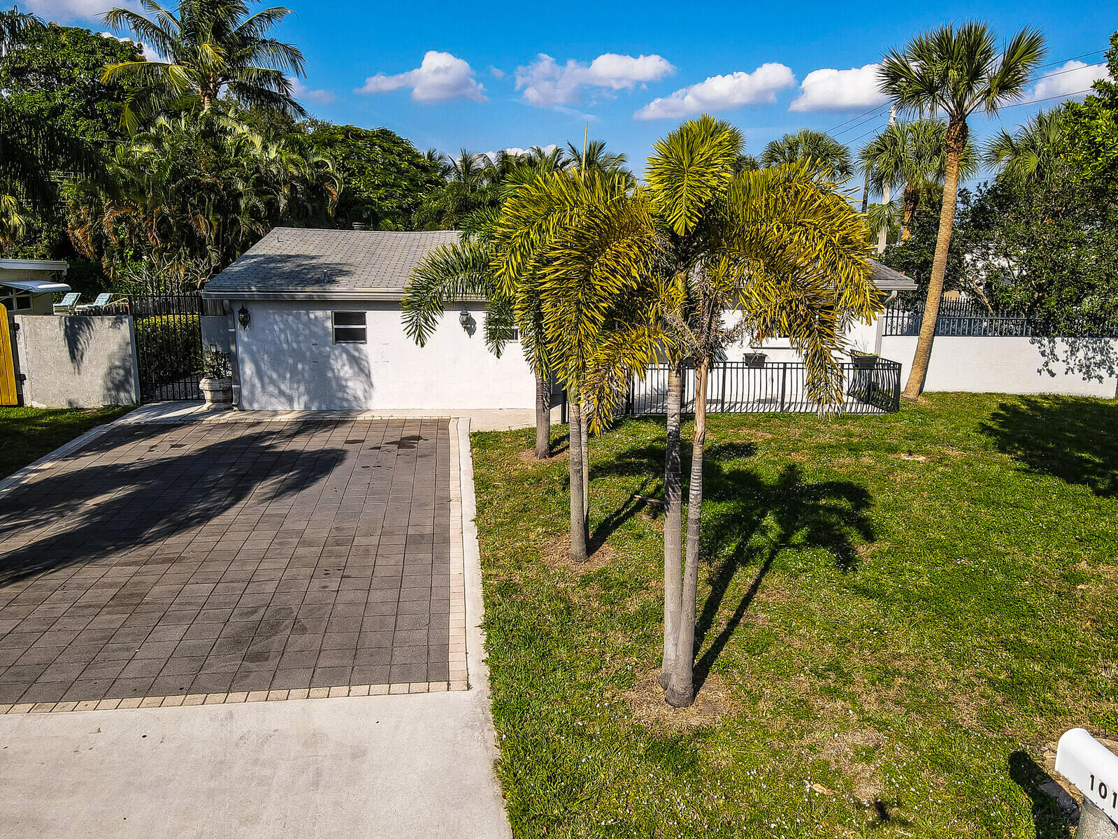 101 Northwest 9th Street Boca Raton, FL 33432 - Photo 34 of 35 a view of a backyard