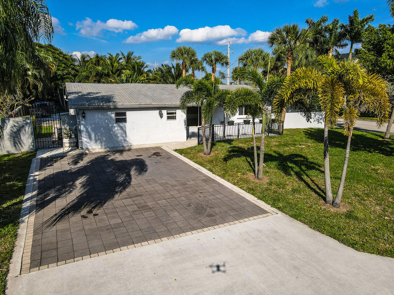 101 Northwest 9th Street Boca Raton, FL 33432 - Photo 4 of 35 a view of a house with backyard