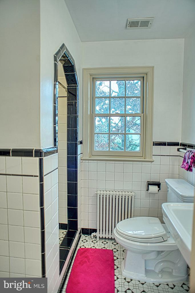 4643 16th Street Northwest, Unit B Washington, DC 20011 - Photo 13 of 24 Primary bath