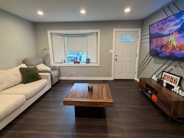 $229,900 | 3617 Coventry Court, Hazel Crest, IL 60429