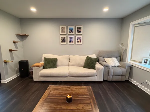 $229,900 | 3617 Coventry Court, Hazel Crest, IL 60429