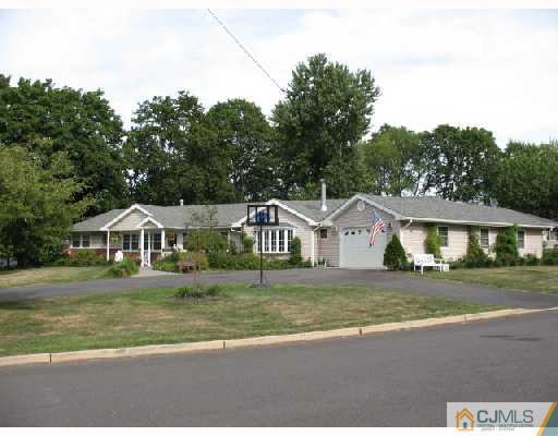 31 Pelham Road Kendall Park, NJ 08824 - Photo 1 of 10 Gallery Image 1