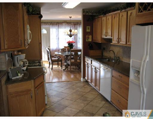 31 Pelham Road Kendall Park, NJ 08824 - Photo 2 of 10 Gallery Image 2