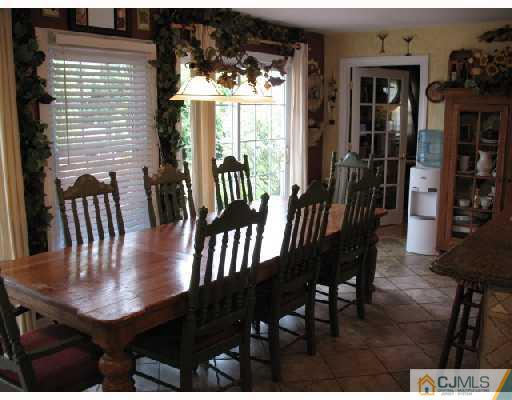 31 Pelham Road Kendall Park, NJ 08824 - Photo 3 of 10 Gallery Image 3