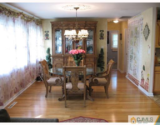 31 Pelham Road Kendall Park, NJ 08824 - Photo 4 of 10 Gallery Image 4