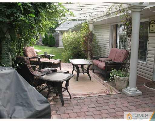 31 Pelham Road Kendall Park, NJ 08824 - Photo 9 of 10 Gallery Image 9