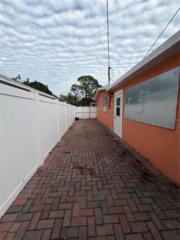 a picture of a building