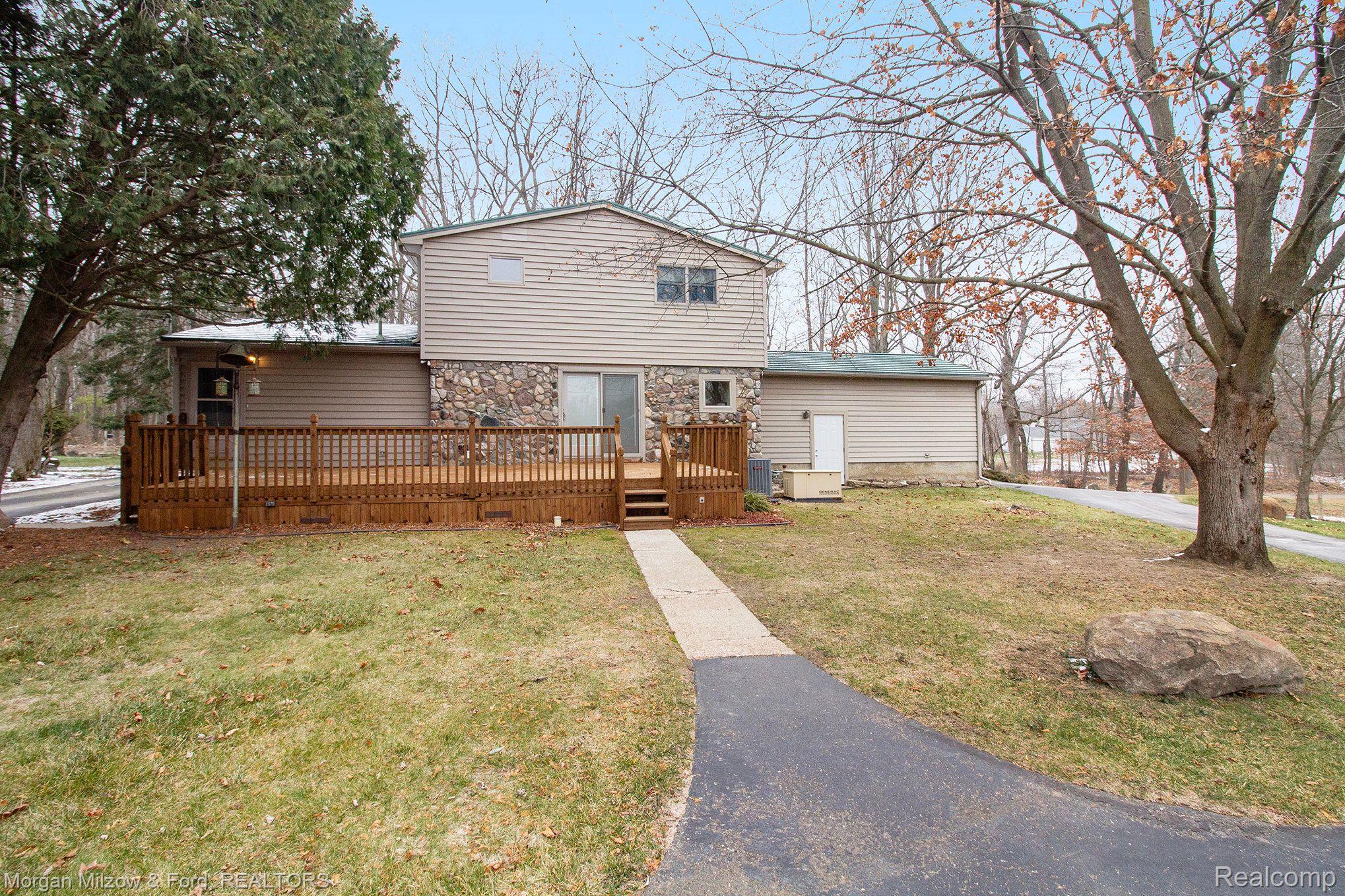 6387 Shappie Road Clarkston, MI 48348 - Photo 21 of 42 Rear elevation