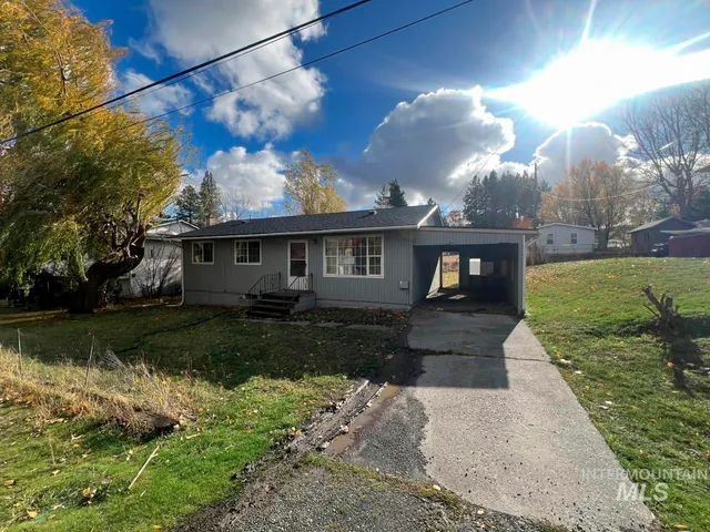 $220,000 | 905 West Adams Street, Garfield, WA 99130
