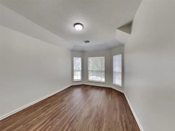 $2,295 | 19714 Oakwood Falls Trail, Houston, TX 77084