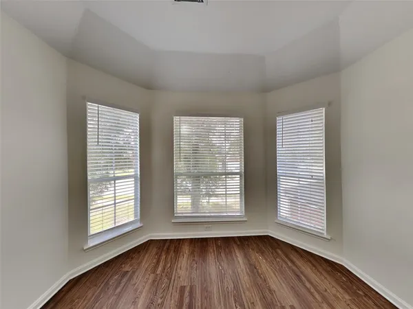 $2,295 | 19714 Oakwood Falls Trail, Houston, TX 77084