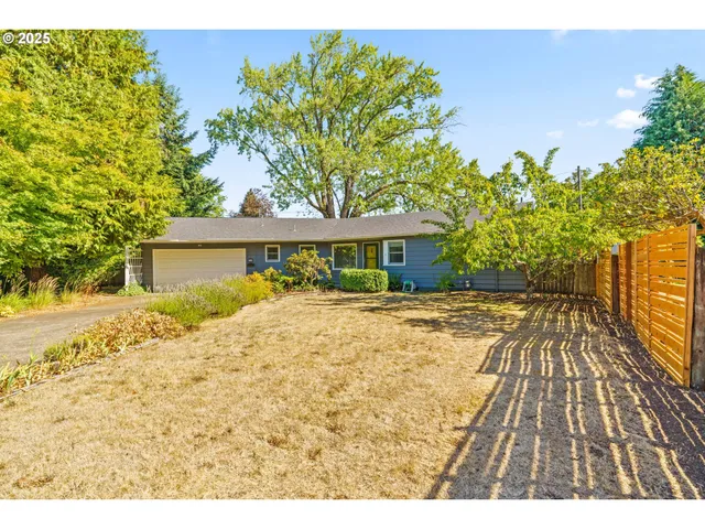 a front view of house with yard