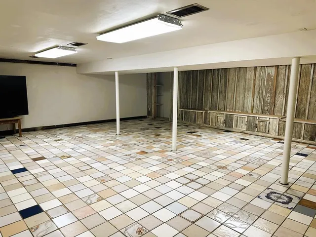 a view of empty room