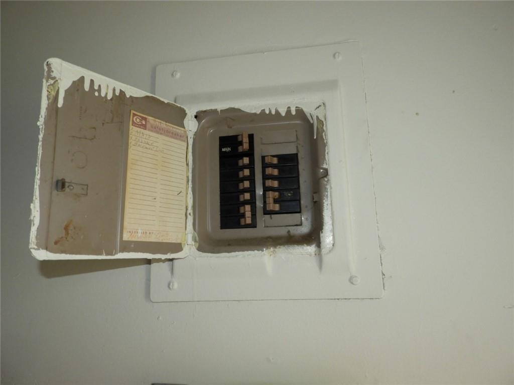 908 Walnut Street Anderson, IN 46012 - Photo 5 of 32