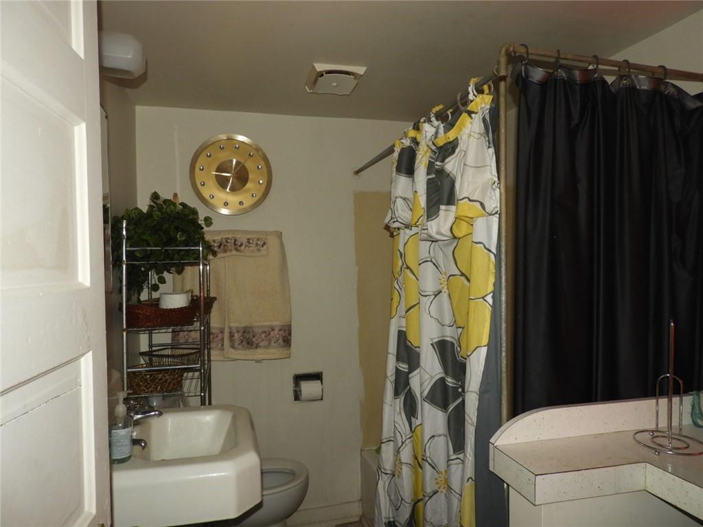 908 Walnut Street Anderson, IN 46012 - Photo 7 of 32