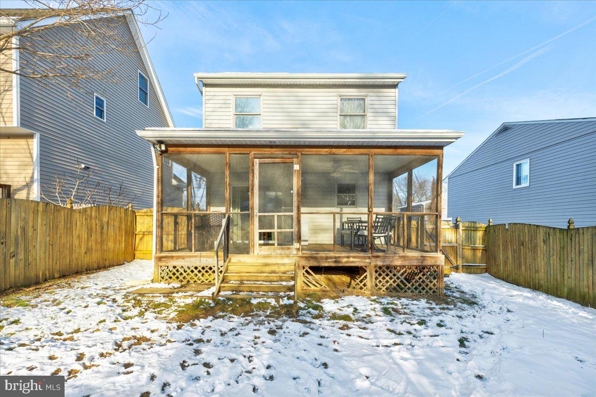 1604 Knoxville Road Edgewater, MD 21037 - Photo 27 of 33 Huge screened in porch