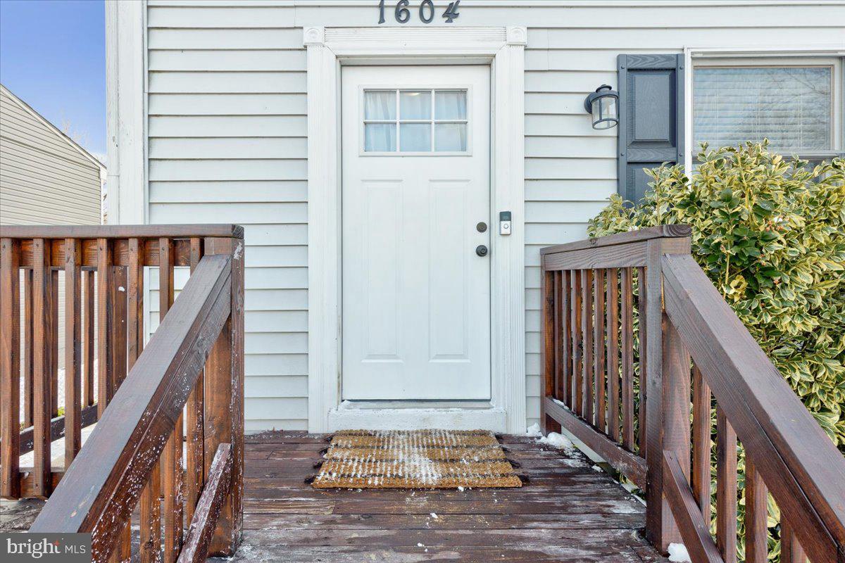 1604 Knoxville Road Edgewater, MD 21037 - Photo 32 of 33 Adorable entry