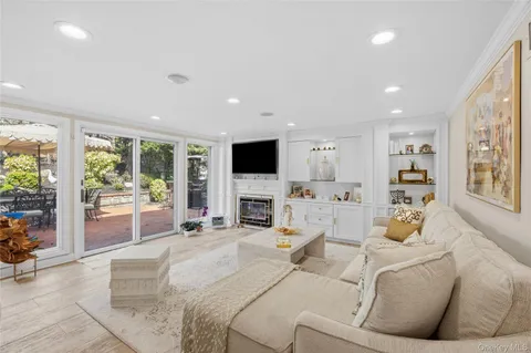 $1,699,999 | 77 Lake Drive, Manhasset Hills, NY 11040