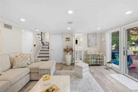 $1,699,999 | 77 Lake Drive, Manhasset Hills, NY 11040