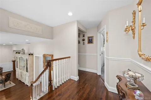 $1,699,999 | 77 Lake Drive, Manhasset Hills, NY 11040