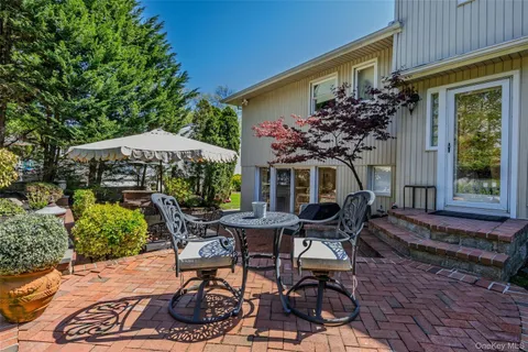 $1,699,999 | 77 Lake Drive, Manhasset Hills, NY 11040