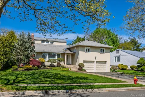 $1,699,999 | 77 Lake Drive, Manhasset Hills, NY 11040