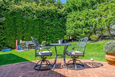 $1,699,999 | 77 Lake Drive, Manhasset Hills, NY 11040