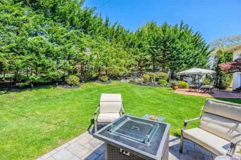 $1,699,999 | 77 Lake Drive, Manhasset Hills, NY 11040