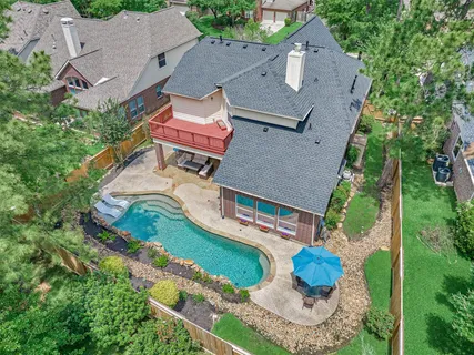 $750,000 | 11 East French Oaks Circle, The Woodlands, TX 77382