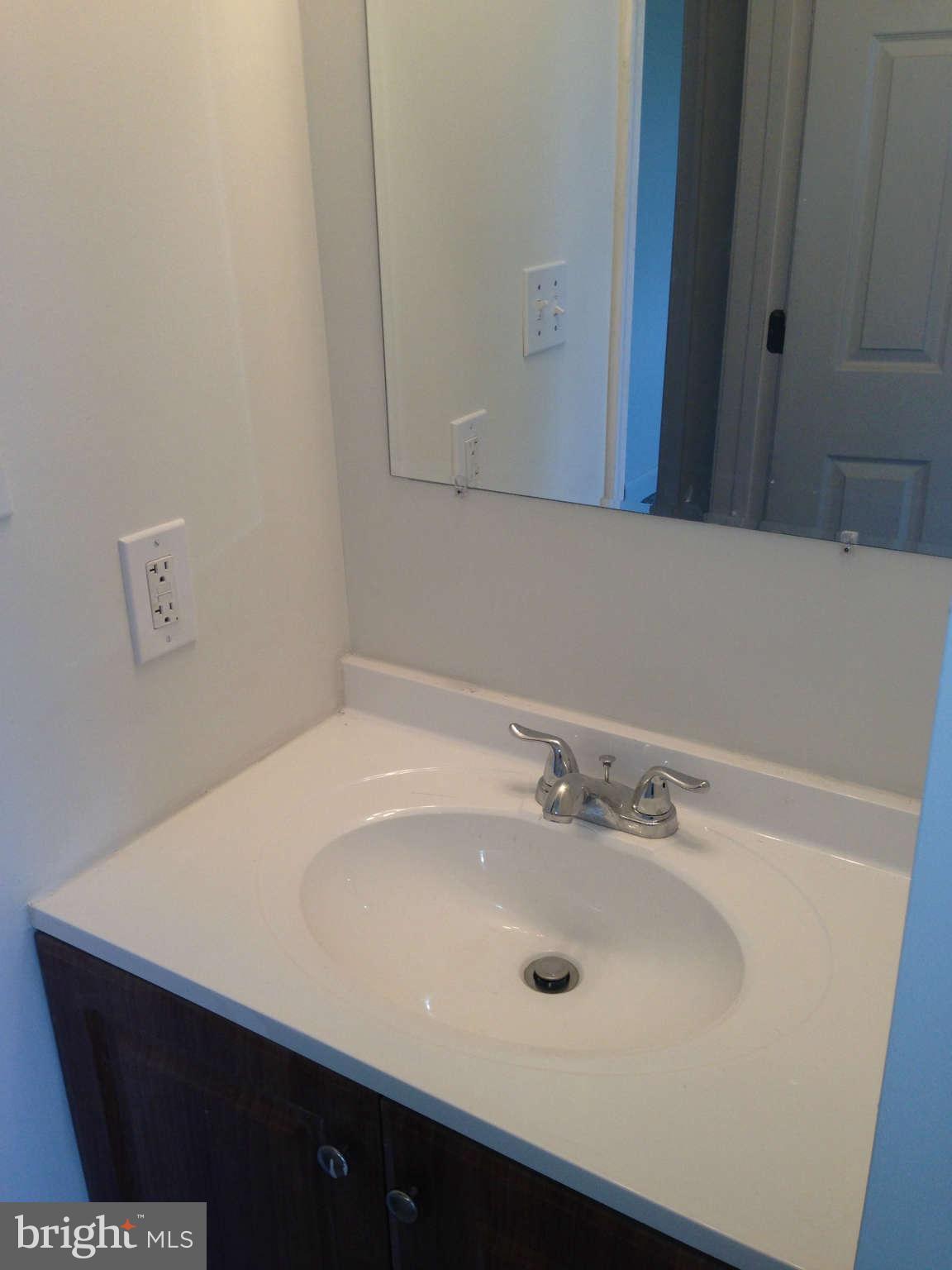 316 Old Riverside Road Baltimore, MD 21225 - Photo 5 of 12 Bath