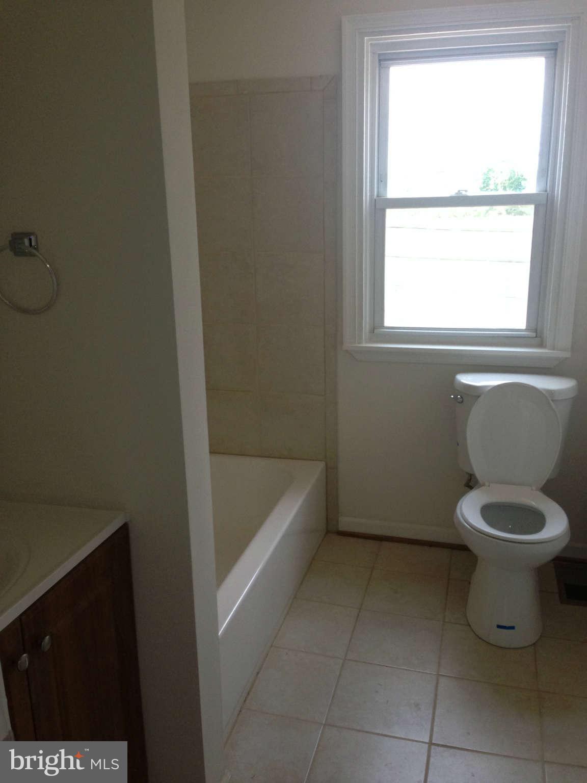 316 Old Riverside Road Baltimore, MD 21225 - Photo 6 of 12 Bath