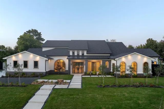 a view of a house with a big yard