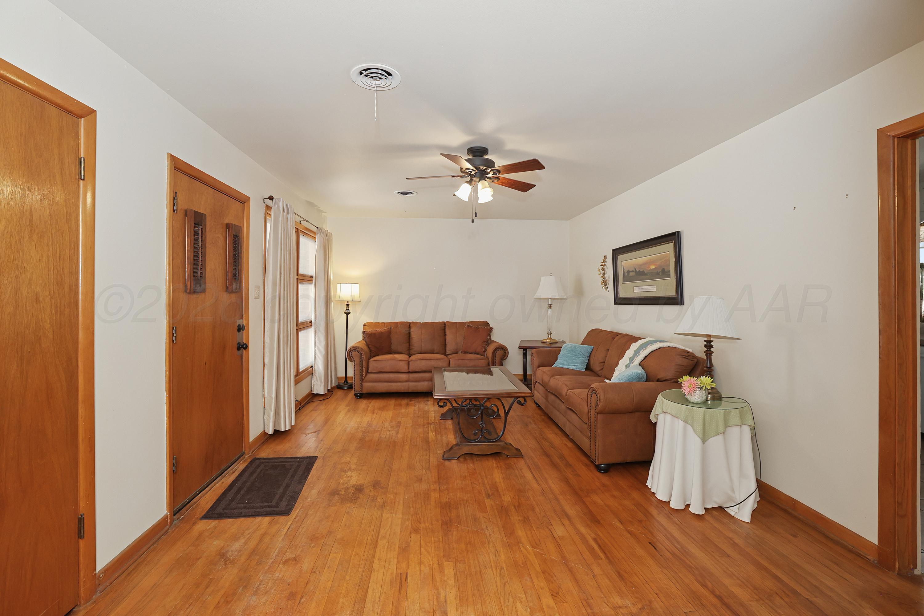 1115 Smiley Street Amarillo, TX 79106 - Photo 4 of 21 4-Living Area