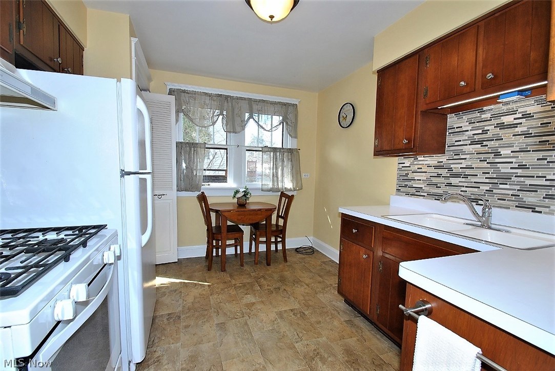 2456 Eaton Road Cleveland, OH 44118 - Photo 14 of 30