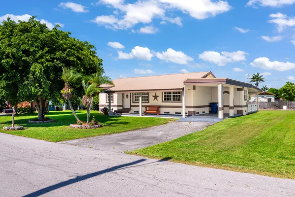 $259,900 | 410 Southeast 4th Avenue, South Bay, FL 33493