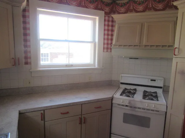 $124,900 | 2 North Harlem Avenue, Freeport, IL 61032