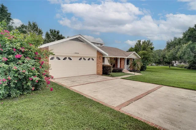 a view of a house with backyard and garden