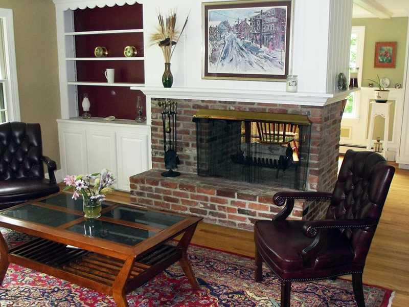 14 Philip Road Cape Elizabeth, ME 04107 - Photo 5 of 13 Living Room.