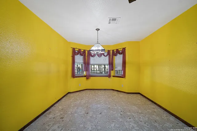 $625,000 | 1431 Highway 123, Karnes City, TX 78118