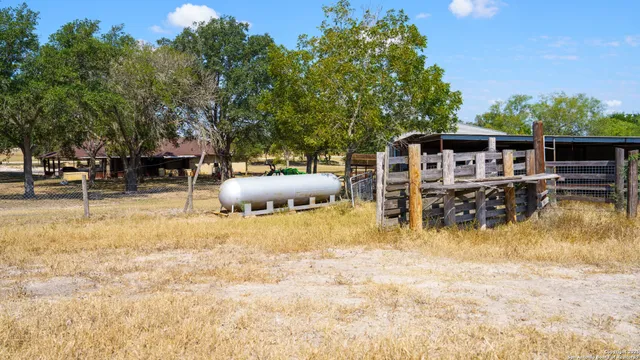 $625,000 | 1431 Highway 123, Karnes City, TX 78118