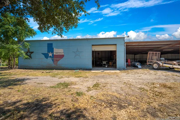$625,000 | 1431 Highway 123, Karnes City, TX 78118