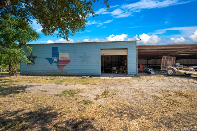 $625,000 | 1431 Highway 123, Karnes City, TX 78118