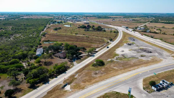 $625,000 | 1431 Highway 123, Karnes City, TX 78118