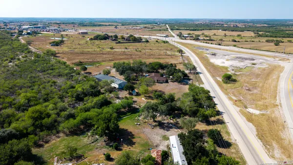 $625,000 | 1431 Highway 123, Karnes City, TX 78118
