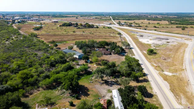 $625,000 | 1431 Highway 123, Karnes City, TX 78118