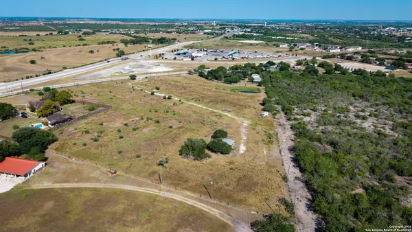 $625,000 | 1431 Highway 123, Karnes City, TX 78118