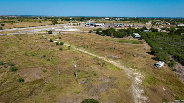 $625,000 | 1431 Highway 123, Karnes City, TX 78118